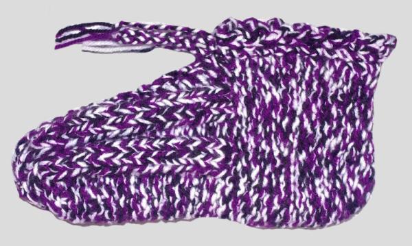 Knitted slippers in purple, black, white from polyester in size 38/39